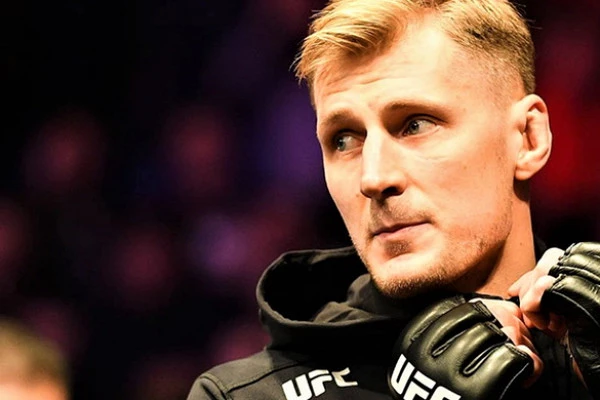 UFC анонсировал бой Волкова и Оверима